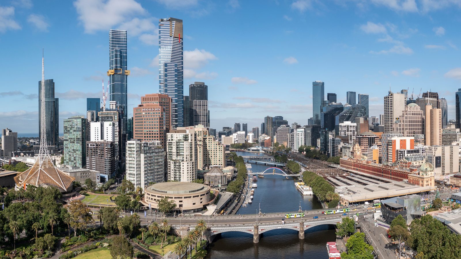 Melbourne — Yarra River and CBD skyline